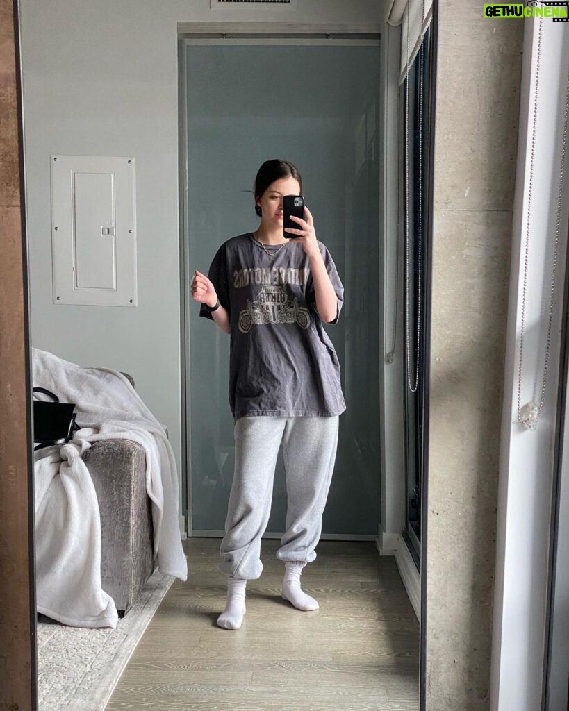 Sara Waisglass Instagram - the condo mirror… a series✌️
