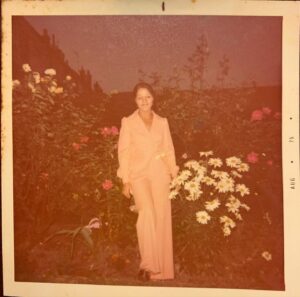 Sarah Cooper Instagram - Happy Mother’s Day to the OG 60s It Girl, my momma, and all the hot mommas out there 🥰