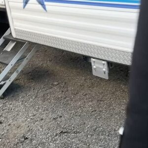 Sarah Cooper Instagram - Many of you have written in asking for more behind the scenes photos and I’m not one to ignore the will of the people #unfrosted