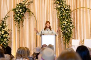 Sarah Ferguson Instagram - It was a pleasure to attend the Cancer Alliance Hope and Help Luncheon, my first event since my melanoma diagnosis and since hearing of His Majesty The King’s recent cancer diagnosis. His Majesty is very dear to me and I think I speak for everyone when I say he is in my thoughts and prayers. 

It felt like a timely moment to help raise funds to support others dealing with cancer diagnoses, who may be going through financial or emotional struggles in light of a health emergency. It was both healing and inspiring to meet so many amazing ladies, who do so much for others through their work with Cancer Alliance. Learn more at @canceralliancepalmbeach or https://www.cahh.org/

#philanthropy #charityevent #thebreakerspalmbeach #cancerawareness
#palmbeach

–
Photo: Carrie Bradburn of Capehart Photography: @CapehartPhotography