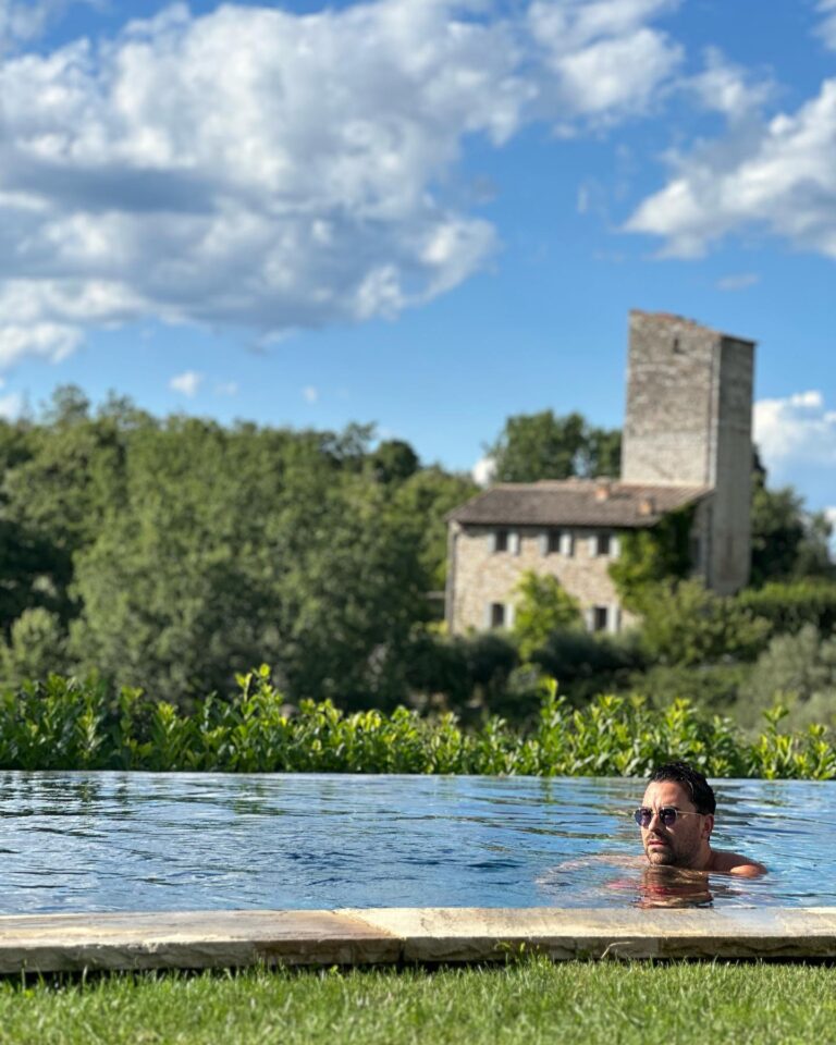 Sarah Levy Instagram - He’s 40 and thriving. Grateful to be back in Italy to celebrate such a milestone. Happy 40th @instadanjlevy, I’m in awe. ❤️