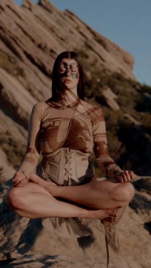 Sarah McDaniel Instagram - Hello :) another piece of the Inner Landscapes project will be premiering in NYC May 18-21 @focusartfair ❣️ 🧠 thank you to @yanchi  and the team for creating something special for this project 🫡 and @ton.diamonds for making it possible :)