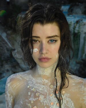 Sarah McDaniel Instagram - Earth textile 🦭 

Photog: @nicholas.fols 🧠
Effects : @0keyth 💡