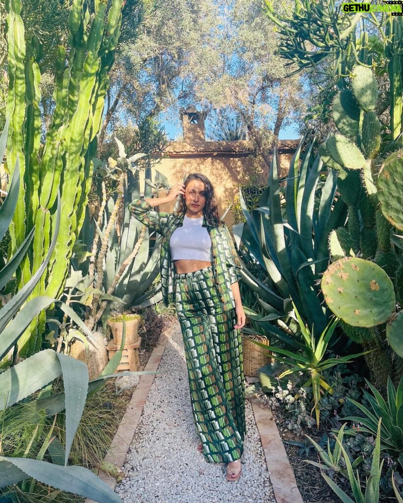 Sarah Perles Instagram - 🌵