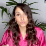 Sarah Perles Instagram – Hair Tutorial for Joojzghibate people. I use Moroccan oil Perfect Defense as a heat protector and Nashi Oil to give my hair a shiny look. For the rest, I think the video is pretty self explanatory. Let’s not pretend I know what I am talking about.