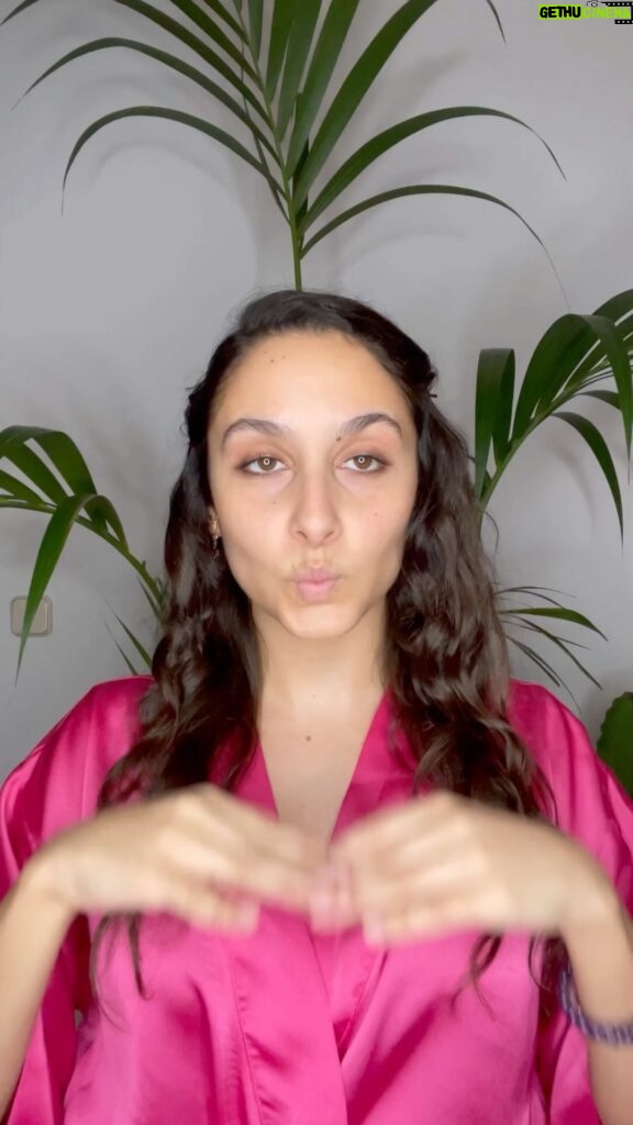 Sarah Perles Instagram - THIS VIDEO IS NOT SPONSORED. FOR BEGINNERS BETWEEN 8-12 YEARS OLD 🤣 This is my daytime make up: -So the concealer is from Yves Saint Laurent. Is divine, the texture is fluid and match perfectly with my complexion. -I do not use foundations. I don’t like it, and I don’t mind not having a flawless skin. I actually like imperfections 😌 -What I use for my brows are all from MAC. -The Mascara is the Rocket Volume express from Maybelline. I’ve been using it for 6 or 7 years now, it’s my absolute favourite. I also like to get rid of the little excess with a clean eyelashes brush. -I like pinky matte blush, so this one from is from MAC. -The highlight and Lip Glow Oil are from Dior. Nothing else folks. I started wearing make up when I was 23, never been interested. I’m still not that much, but I’m learning thanks to all the professional make up artists I’ve worked with. Boussate Kbirate
