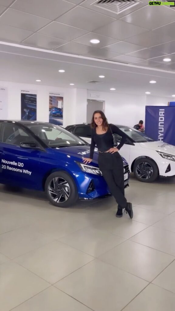 Sarah Perles Instagram - Ils m’ont invitée, ils ont presque regretté, et puis on a bien rigolé @hyundai_maroc #20reasonswhy