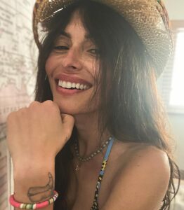Sarah Shahi Instagram - Perfect summer accessory @clarinsusa lip oils. Sweet not sticky. 💋 #clarinspartner