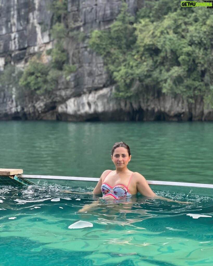 Sargun Mehta Instagram - Where the pool meets the ocean 🌥️ halong bay was healing