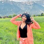 Saru Maini Instagram - Switzerland 🇨🇭 #traveldiaries #myfavorite #interlaken #vacation #beautifuldestinations #bucketlist
