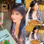 Saru Maini Instagram - Fun filled afternoon😃 #sarumaini #pizzalover #mondayvibes #funday #mondayafternoon