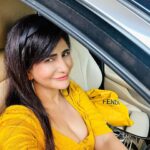 Saru Maini Instagram - On the move💛 and showing off my new @fendi bag🤩 😎😆 #sarumaini #ootd #style #actor #potd