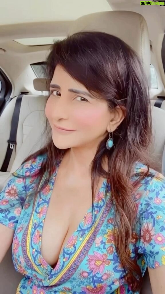 Saru Maini Instagram - Just remind yourself to be AWESOME🤩 💫😃⭐️🧿 #sarumaini #glow #happiness #weekendvibes #positivevibesonly #instalike #instagood #fyp #explorepage