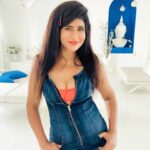 Saru Maini Instagram - Don’t wait for the perfect moment, take the moment and make it perfect🤩✨👍 #sarumaini #positivevibes #lessonsoflife #fyp