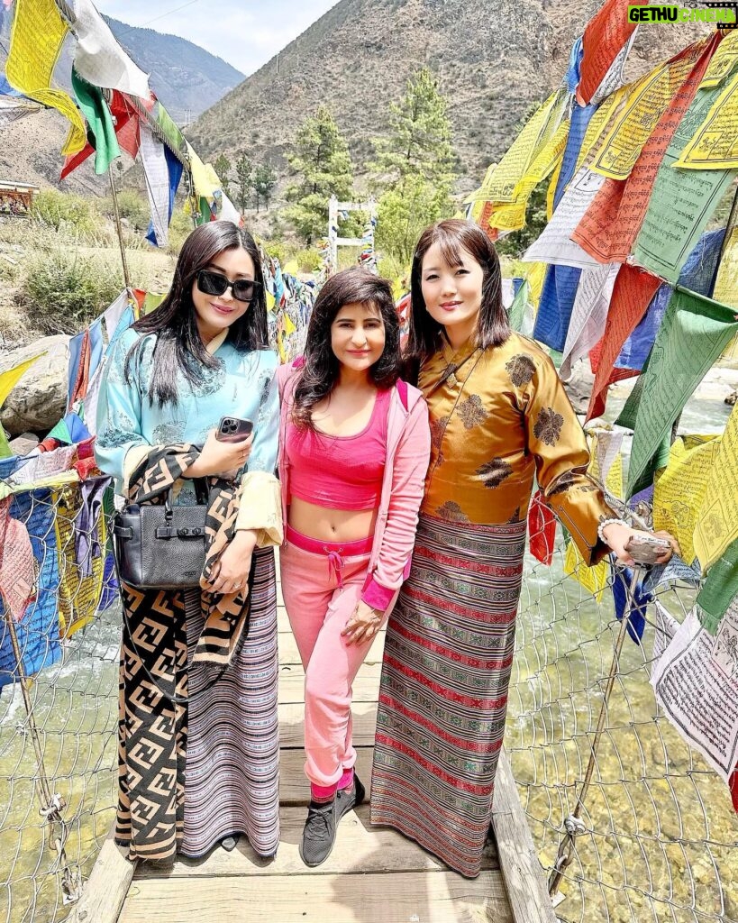 Saru Maini Instagram - Nestled in the Himalayas , Lies a kingdom so serene … Bhutan- land of thunder dragon ,where happiness is the ultimate dream…❤️🩷🧡 #bhutan #bhutantravel #happiness #peace #peaceful #love #nature #innerpeace #serene