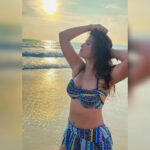 Saru Maini Instagram - “Living the beach life to the fullest! 🌅 🌊” #vacationvibes #beachlife #beachvibes #instalike #instamood #sunset #beautiful