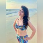Saru Maini Instagram - “Living the beach life to the fullest! 🌅 🌊” #vacationvibes #beachlife #beachvibes #instalike #instamood #sunset #beautiful
