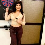 Saru Maini Instagram - And it’s bullseye 🎯 #target #funtime #tuesdayvibes #darts #instagood #instalike