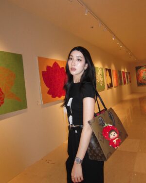 Sarunchana Apisamaimongkol Instagram - 🖤