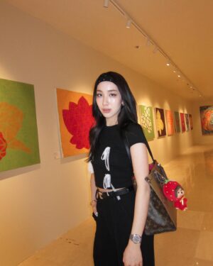 Sarunchana Apisamaimongkol Instagram - 🖤