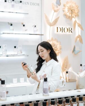 Sarunchana Apisamaimongkol Instagram - Unlock the secrets of luxury fragrance with Dior La Collection Privée iconic florals, where the allure of butterflies and the beauty of blooms intertwine in every scent. ✨🦋

พบกับคอลเลคชั่น ลิมิเต็ตพร้อมกิจกรรมพิเศษได้ที่ la collection privée,Dior Beauty boutique ที่ไอคอนสยามตั้งแต่วันนี้ - 12 พ.ค สอบถามข้อมูลเพิ่มเติม line oa @ DiorThailand

#DiorLaCollectionPrivée #DiorBeauty @diorbeauty