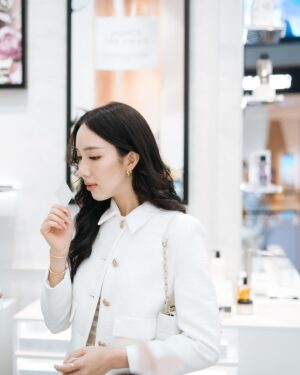 Sarunchana Apisamaimongkol Instagram - Unlock the secrets of luxury fragrance with Dior La Collection Privée iconic florals, where the allure of butterflies and the beauty of blooms intertwine in every scent. ✨🦋

พบกับคอลเลคชั่น ลิมิเต็ตพร้อมกิจกรรมพิเศษได้ที่ la collection privée,Dior Beauty boutique ที่ไอคอนสยามตั้งแต่วันนี้ - 12 พ.ค สอบถามข้อมูลเพิ่มเติม line oa @ DiorThailand

#DiorLaCollectionPrivée #DiorBeauty @diorbeauty
