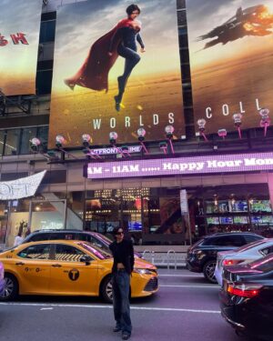 Sasha Calle Instagram - TIMES SQUARE?!!! Que locura. x