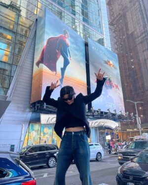 Sasha Calle Instagram - TIMES SQUARE?!!! Que locura. x