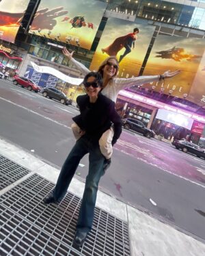 Sasha Calle Instagram - TIMES SQUARE?!!! Que locura. x