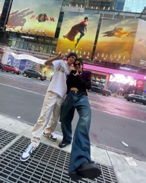 Sasha Calle Instagram - TIMES SQUARE?!!! Que locura. x