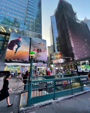 Sasha Calle Instagram - TIMES SQUARE?!!! Que locura. x