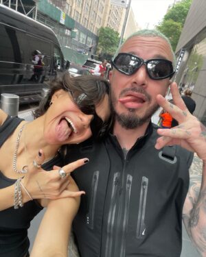 Sasha Calle Instagram - Vea parce el que me vino a visitar el día que sale la peli. @jbalvin familia hermano. Medellín pal mundo papá! x