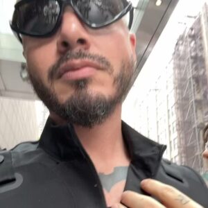 Sasha Calle Instagram - Vea parce el que me vino a visitar el día que sale la peli. @jbalvin familia hermano. Medellín pal mundo papá! x