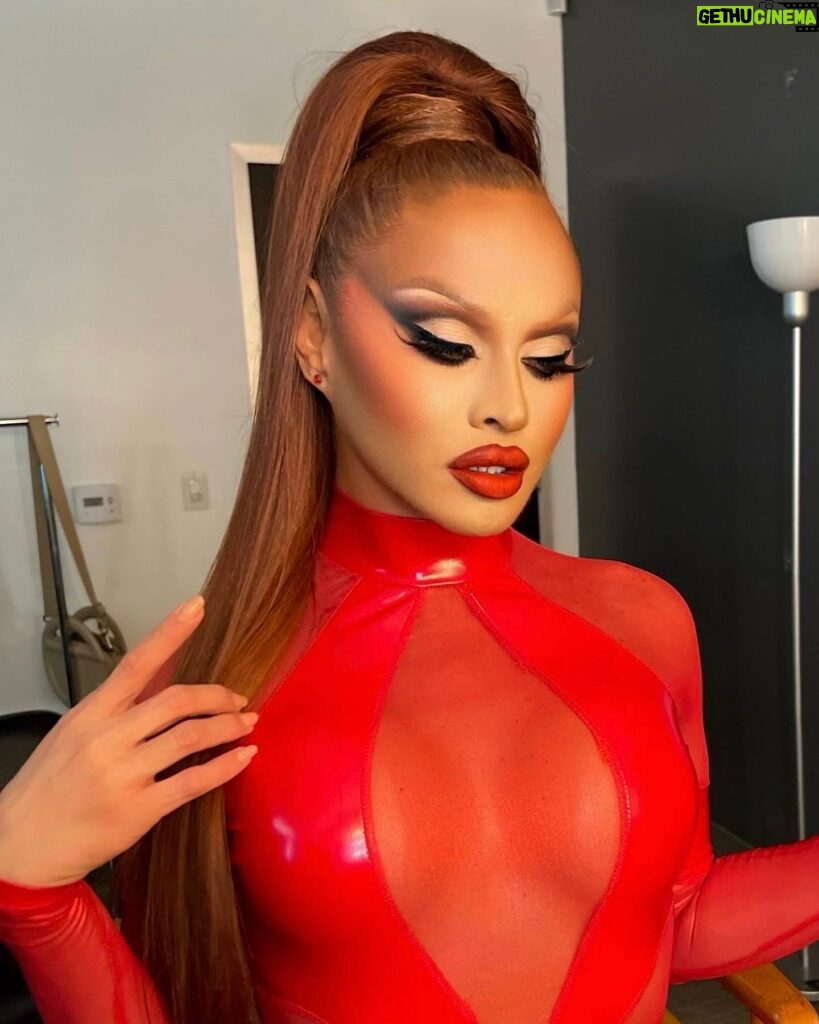 Sasha Colby Instagram - a little BTS of my promo with @rupaulsdragrace @viivhealthcare ✨ Season 16 of #DragRace premieres this Friday at 8/7c on @mtv ! Glam @prestonmakeup Catsuit @imngo Gown @vee.monique