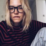 Sasha Luss Instagram - “You never know what is enough unless you know what is more than enough.” - 23 hours of sleep - more than enough. Whats your quarantine routine? #mentallybakingbananabread #mentallyworkingout #mentallyveryproductive
