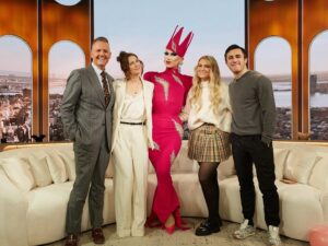 Sasha Velour Instagram - Dream moment of my life on the @thedrewbarrymoreshow talking about drag, friendship, and @werehere Season 4!  Thank you Drew, @helloross, @meghantrainor, and @chrisolsen for welcoming me onto the couch, I’ll never forget it!

Thanks to @thestevewarren, @johnnieinstagram, @HBO, @witchhousepr for making it all happen! Wearing @diegomontoyastudio 💖