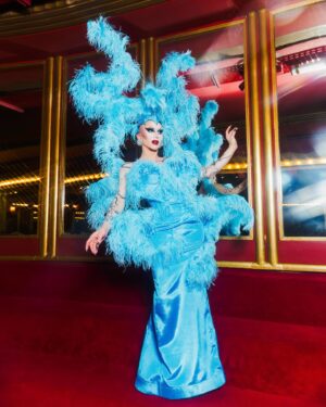 Sasha Velour Instagram - Some favorite photo moments from tour 🩵🩷💛 

Tap through for designer credits 💎