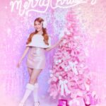 Savika Chaiyadej Instagram – Merry Christmas 🎁🎄
May your days be merry and bright
#pinkysavika #christmas #christmastime @winkycosmetics_th