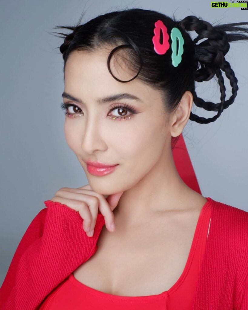 Savika Chaiyadej Instagram - ใครยังไม่มีลุคสงกรานต์ เอฟไปได้เลย 😉 #pinkysavika #พิ้งกี้สาวิกา #makeup