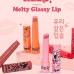 Savika Chaiyadej Instagram – 🫦Melty Glassy Lip💄✨🎉
Water bomb, high pigmented 
Made from Korea 🇰🇷 
ลิปที่ทุกคนถามตลอดเวลา ในที่สุดน้องก็เดินทางจะถึงแล้ว 
อีก 2 วันเจอกันจ้า💕🎉

#pinkysavika #winkycosmetic #pinkywinky #winky #lipstick #lips #lipgloss #ลิปสติก #พิ้งกี้สาวิกา