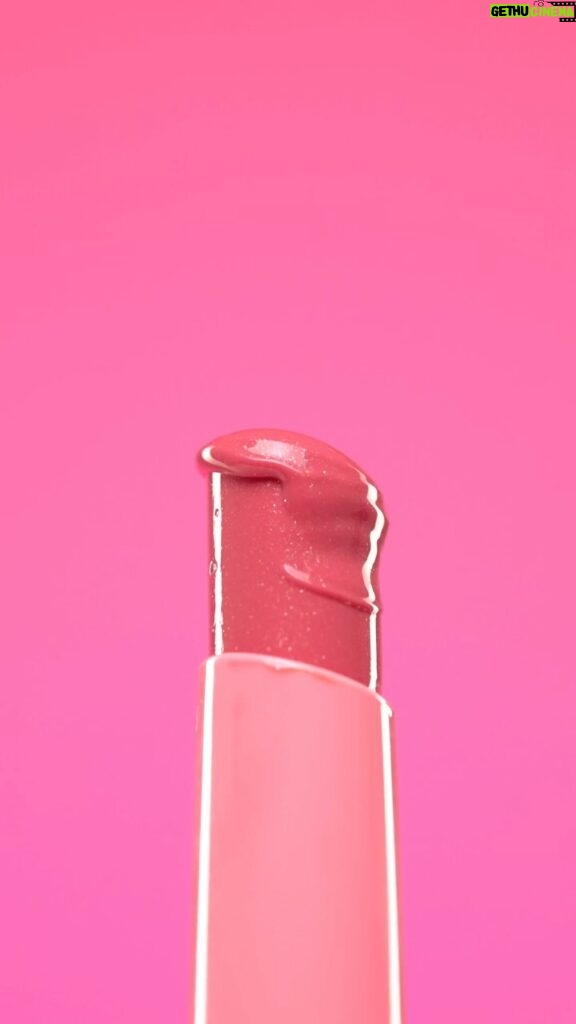 Savika Chaiyadej Instagram - 👄Winky Melty Glassy Lip💄✨ ลิปกลอสสีฉ่ำ กลบปากมิด เนื้อบางเบาไม่หนึบ เนื้อสัมผัสให้ความเย็นทำให้ปากอวบอิ่มไม่ตกร่อง และกลิ่นหอมของสีลิปที่แตกต่าง . #winky #winkycosmetics #lip #lipstick #lipgloss #lipfiller #ลิป #ลิปสติก #ลิปกลอส #พิ้งกี้สาวิกา #lips #ลิปเกาหลี #makeup #beauty #makeuplove #glossylips #makeuptrends #เครื่องสำอางเกาหลี #วิ้งค์กี้ #pinkysavika