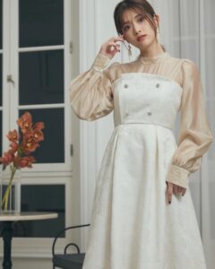 Sayuri Matsumura Instagram - 🍎 今年最後の 2023 Holiday Collectionが発売されました🥳 Lantinamブランドモチーフの腕時計や、 初のルームウェアなどをつくりました🍎 ぜひ沢山着て素敵なholidayをお過ごしください♪ #ランティナム