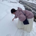Sayuri Matsumura Instagram - 🍎 ラヴィット！さんのロケで松島にお邪魔したとき 直前に雪が降って 綺麗な雪景色🥰 綺麗で感動しました 雪って文字書きたくなるよね♡ たくさん食べて 眠くなって居眠りさん💤