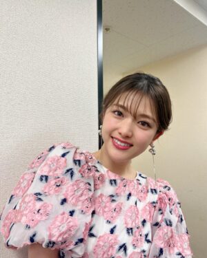 Sayuri Matsumura Instagram - 🍎

「劇場版　マーダー★ミステリー　
  探偵・斑目瑞男の事件簿 鬼灯村伝説　呪いの血」

完成披露舞台挨拶
ありがとうございました♡

次は２月２日に
大阪での舞台挨拶にお邪魔します！

お時間ある方はぜひ遊びに来てください！

映画の公開は
２月１６日金曜日です！

お楽しみにっ🍎

#マーダーミステリー