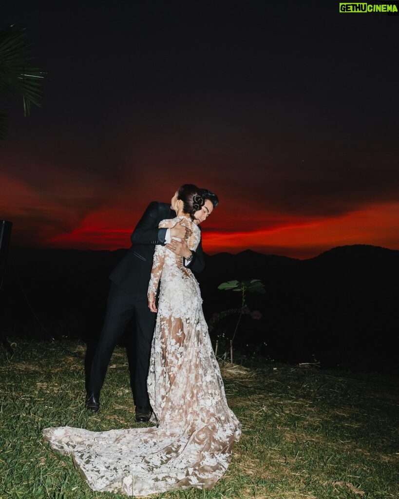 Sean Jindachot Instagram - *PIPA•JINDA and the wedding sky "ไม่ว่าบังเอิญหรือตั้งใจ อยากจะขอบคุณ ท้องฟ้า มากๆเลย“ #pipajindaซึ่งกันและกัน #jindaandthesky