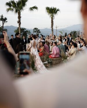 Sean Jindachot Instagram - *PIPA • JINDA
(n.) ซึ่งกันและกัน Last Dance

“Nobody sees what we see” นี้คือท่อนที่เราชอบมากที่สุด พี่มอบเพลงนี้ให้เพชร เมือ 3 ปีก่อน  ในวันที่ไม่มีใครเข้าใจเรา และยังกังวล ว่า คู่เราจะไปได้จริงหรือป่าว พอเพชรได้ฟังเพลงนี้เราต่างหันมามองหน้ากันด้วยน้ำตา ว่าเราจะไปให้ถึงวันนั้นให้ได้และพูดว่า มันจะดีมากถ้าพี่เล่นเพลงนี้ให้ฟังในวันนั้น

และมันก็เกิดขึ้นจริงแล้ว นี้คือเพลงที่เราอยากให้พี่เล่นในวันสำคัญและให้คนที่เรารักและรักเราฟังไปพร้อมกัน 
แด่.ภรรยา ของ จินดาโชติ
 Now they see want we see! #pipajindaซึ่งกันและกัน