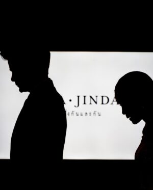 Sean Jindachot Instagram - *STAND BY ME. 

ซึ่งกันและกัน

"เมื่อคุณเติมคำนี้ลงไป มันจะแปลว่าคุณไม่ได้อยู่ตัวคนเดียวอีกต่อไปแล้วนะ"

#pipajindaซึ่งกันและกัน