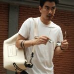 Sean Jindachot Instagram - SINGHA X PIPATCHARA "พี่ฌอห์ณ คือ มันเจ๋งที่ตรงที่ใบนี้มันมากจากขวดน้ำสิงห์ที่ใช้แล้ว และ มันดีที่ใบเดียวใช้ได้ทั้งชายและหญิง ซึ่งสามารถเปลี่ยนได้ถึง 3รูปแบบ เลยนะ พี่ว่าชื่ออะไรดี“ “TRANFORMATIONS " สิเพชร @pipatchara x @singhacorporationofficial