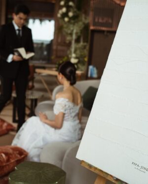 Sean Jindachot Instagram - Pre-Wedding ในวันงานก่อนเข้าพิธี Pipa•Jinda’s the engagement 💍 #pipajindaซึ่งกันและกัน 

Credit 📷 : @nawaphon_present @supanitr @2pundisc