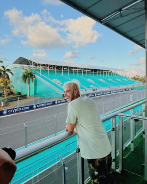 Sebastián Villalobos Instagram - FORMULA 1 MIAMI 2024 🩵
La última foto explica qué tan feliz estaba <3
love;u @influur 🧡
🧢🏎️💨🏁